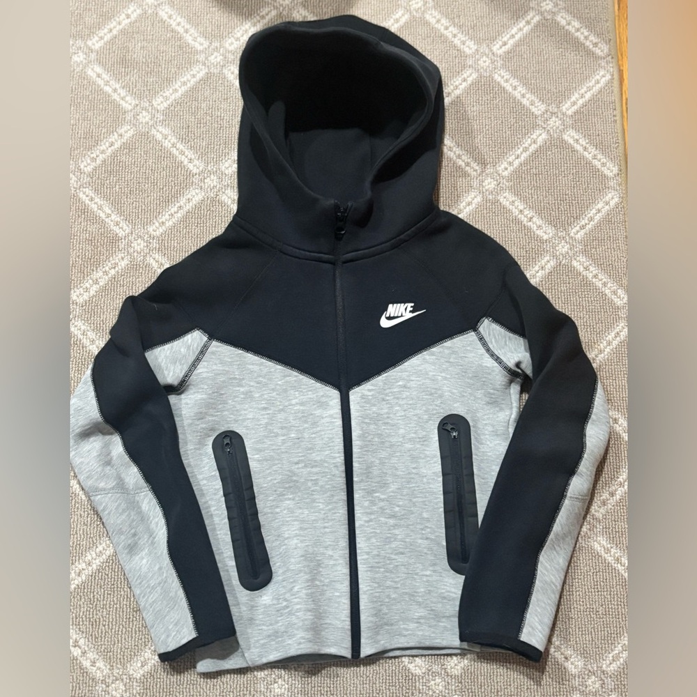 Nike Tech Kids Black and Gray Hoodie Small